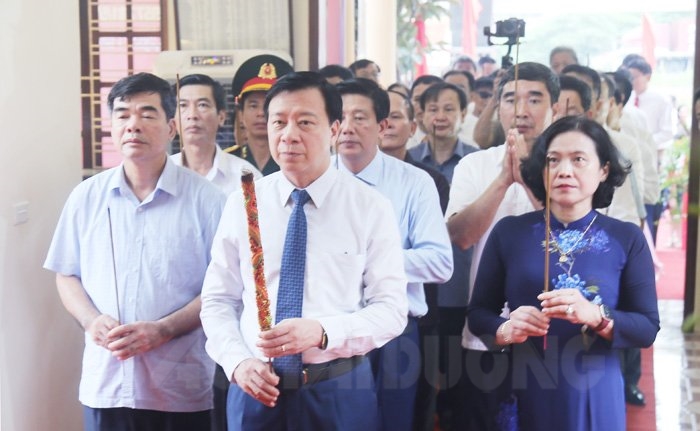 Hải Dương dâng hương tưởng niệm Chủ tịch Hồ Chí Minh nhân kỷ niệm 65 năm Người về thăm