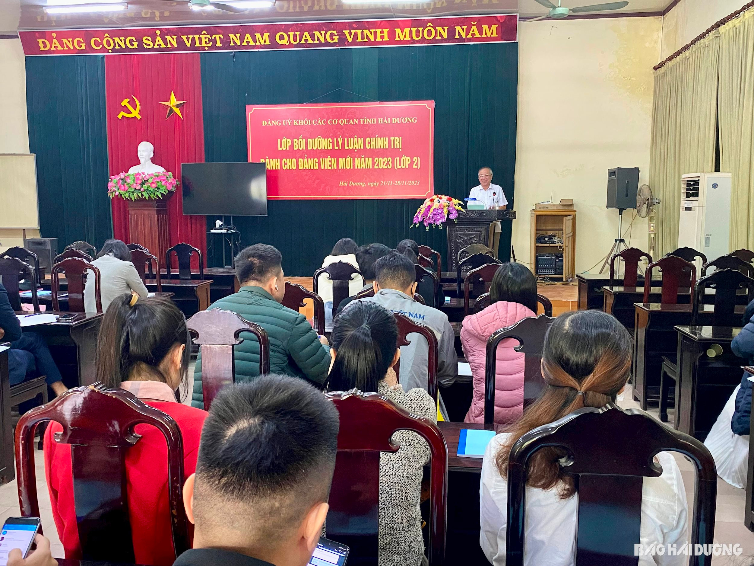 Đảng ủy Khối các cơ quan tỉnh Hải Dương bồi dưỡng nhận thức về Đảng cho 70 đảng viên mới